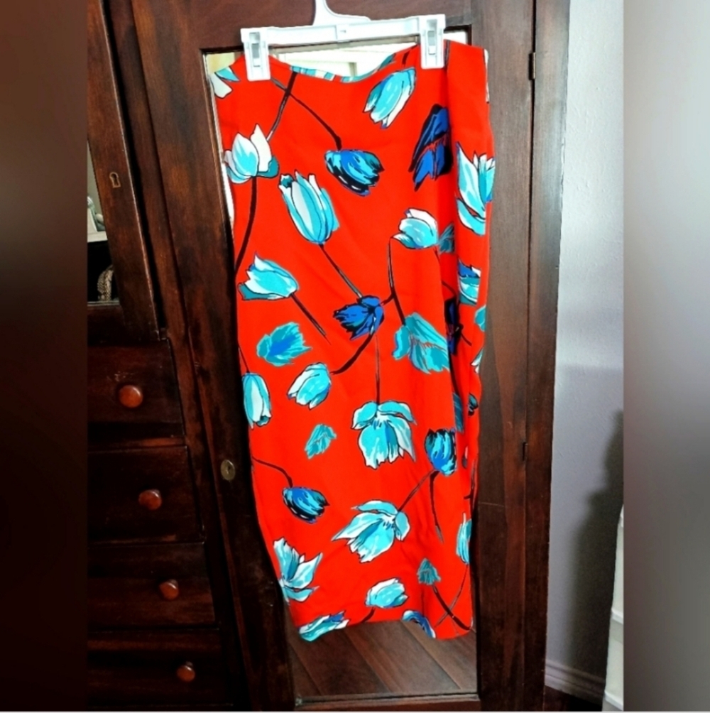 Diane Von Furstenberg Beautiful Red Floral Skirt_10 - Picture 2 of 5